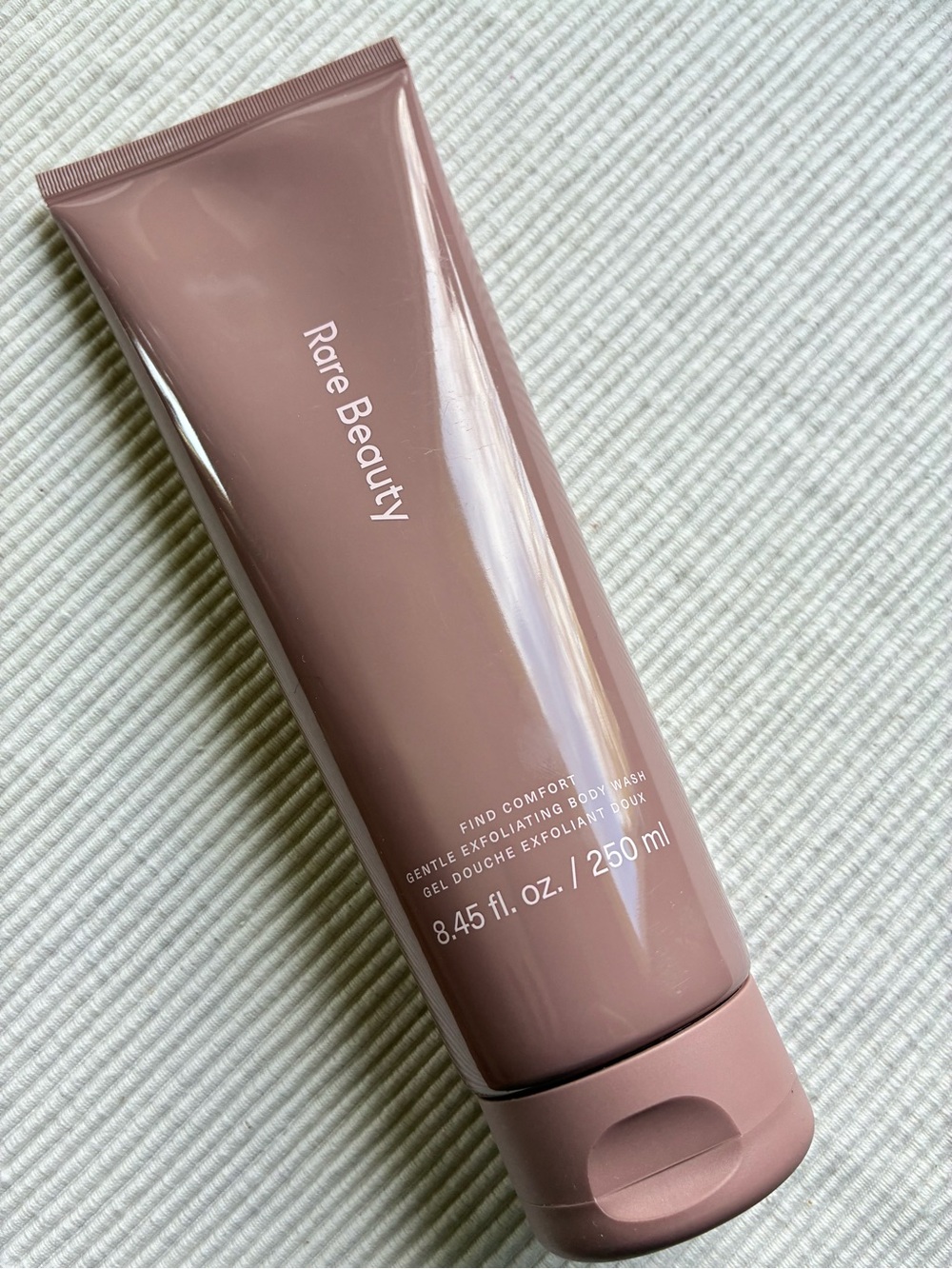 Rare Beauty Selena Gomez
Find Comfort Gentle Exfoliating Konjac Jelly Body Wash